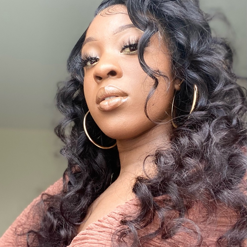 Meet your Posher, Makira